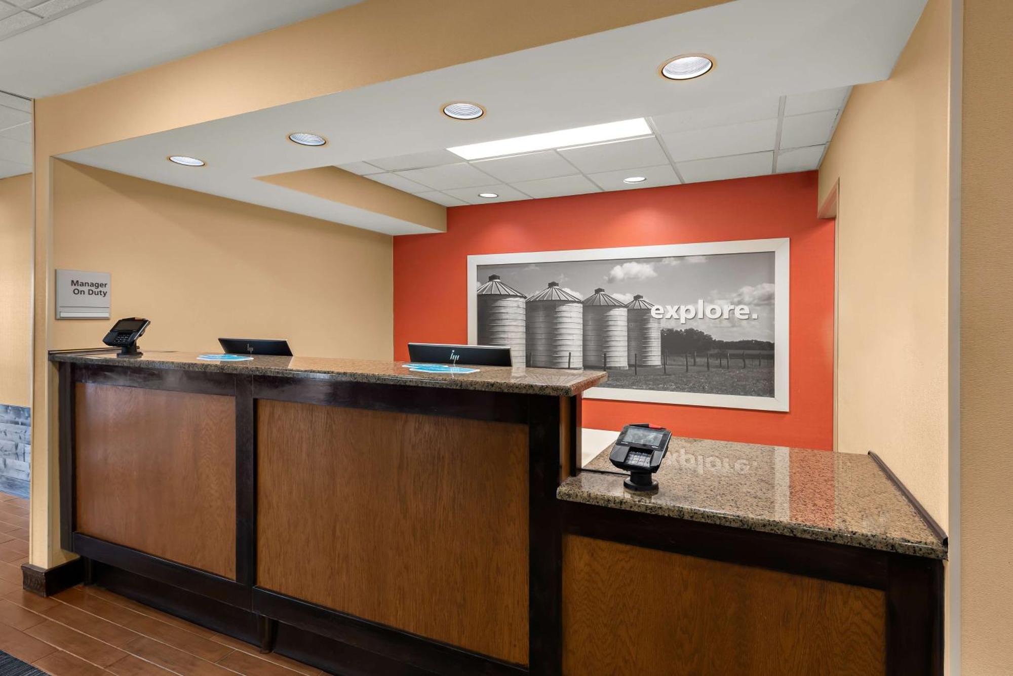 Hampton Inn Lancaster Exterior photo