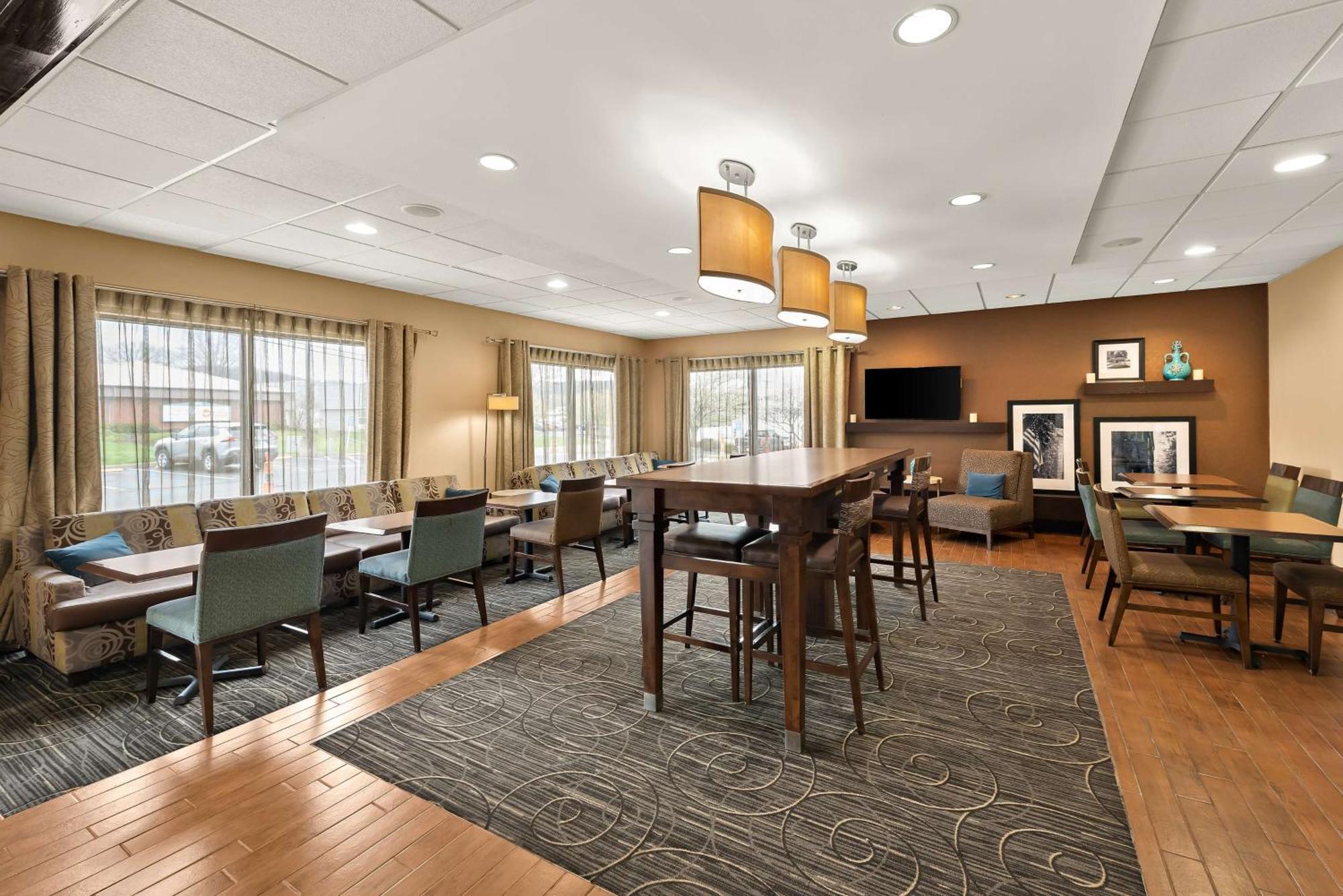 Hampton Inn Lancaster Exterior photo
